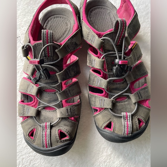 Keen Women’s Green/Pink Closed Toe Sandals Size 7 - Picture 2 of 7